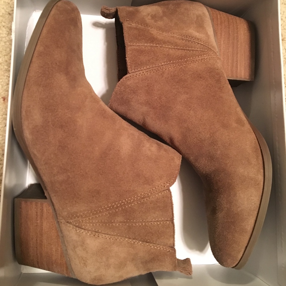 Crown vintage low bootie. Slip on size 8.